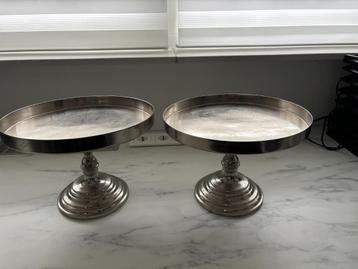 Te koop: Set etageres beschikbaar voor biedingen