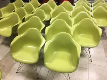 28 Vitra DAR Eames plastic chair design stoel groen beschikbaar voor biedingen