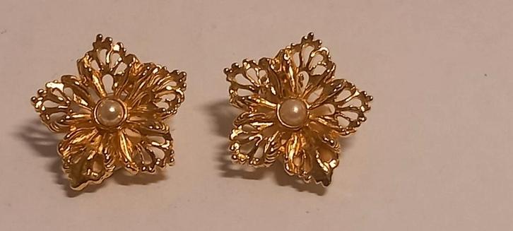 Vintage 22k Vergulde Oorclips met Parel, Sieraden, Tassen en Uiterlijk, Oorbellen, Gebruikt, Knopjes of Stekers, Goud, Goud, Met edelsteen