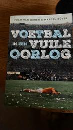 Marcel Rözer - Voetbal in een vuile oorlog, Boeken, Ophalen of Verzenden, Zo goed als nieuw, Marcel Rözer; Iwan van Duren, Balsport