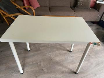 IKEA Bureau met Stoel beschikbaar voor biedingen