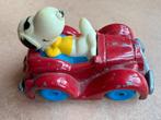 Leuk oud autootje met Snoopy, Verzamelen, Ophalen of Verzenden, Snoopy, Zo goed als nieuw, Beeldje of Figuurtje