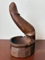 Houten penis met “lek bakje”?, Ophalen of Verzenden