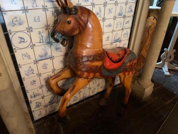 Antiek houten draaimolenpaard Handgemaakt beschikbaar voor biedingen
