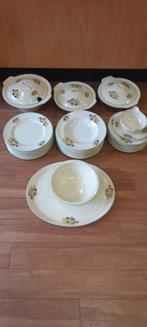 Oud !!  Gouda Zuid Holland servies 12 personen, Antiek en Kunst, Antiek | Servies compleet, Ophalen of Verzenden