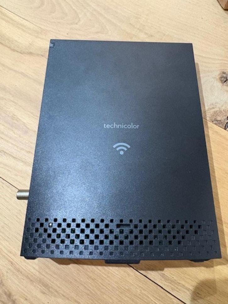 Technicolor TC7210 modem/router, geschikt voor Ziggo  TEKST, Computers en Software, Routers en Modems, Zo goed als nieuw, Router met modem