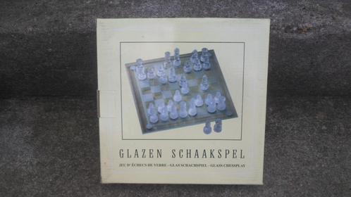 Glazen SCHAAKSPEL 20 x 20 cm. schaakbord glass chess play, Hobby en Vrije tijd, Gezelschapsspellen | Bordspellen, Zo goed als nieuw