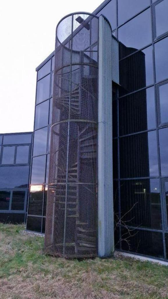 Wenteltrap spiltrap brandtrap vluchttrap met kooi ( 297 ), Computers en Software, Netwerk switches, Gebruikt, Ophalen