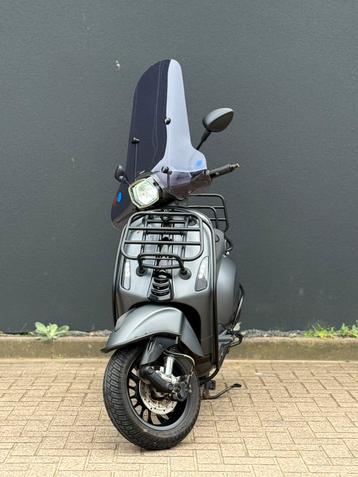 Vespa Sprint 2015 KICKSTART brom 4t ZEER NETJES! FULL OPTION beschikbaar voor biedingen