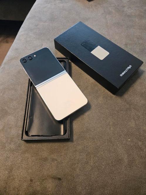Samsung Galaxy Z Flip 5 - Nieuwstaat, Telecommunicatie, Mobiele telefoons | Overige merken, Zo goed als nieuw, Zonder abonnement
