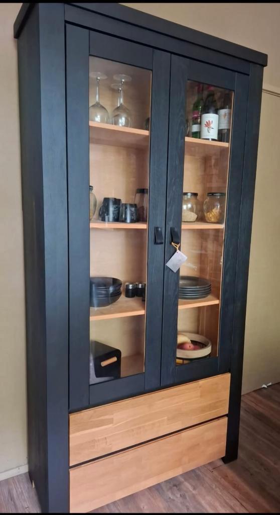 Stoere vitrinekast Mat zwart, Huis en Inrichting, Kasten | Vitrinekasten, Zo goed als nieuw, Ophalen of Verzenden