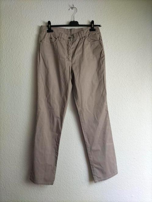 Zandkleurige broek van Rosner maat 40, Kleding | Dames, Broeken en Pantalons, Zo goed als nieuw, Maat 38/40 (M), Beige, Lang, Ophalen of Verzenden