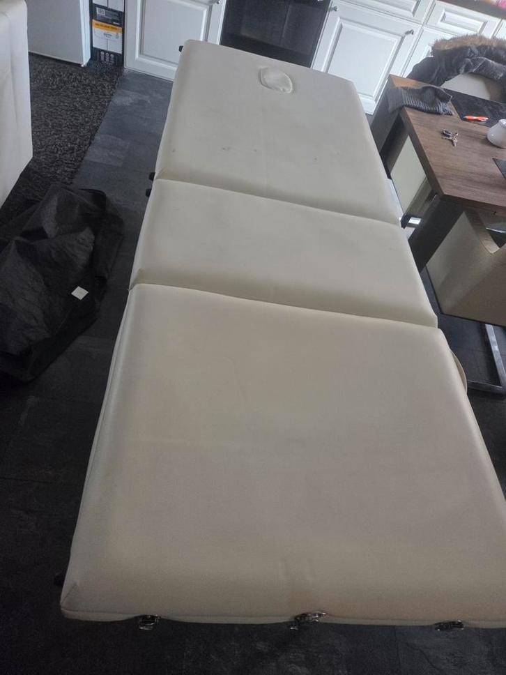 Schoonheidsbank / Behandeltafel, Huis en Inrichting, Stoelen, Gebruikt, Eén, Leer, Metaal, Wit, Ophalen
