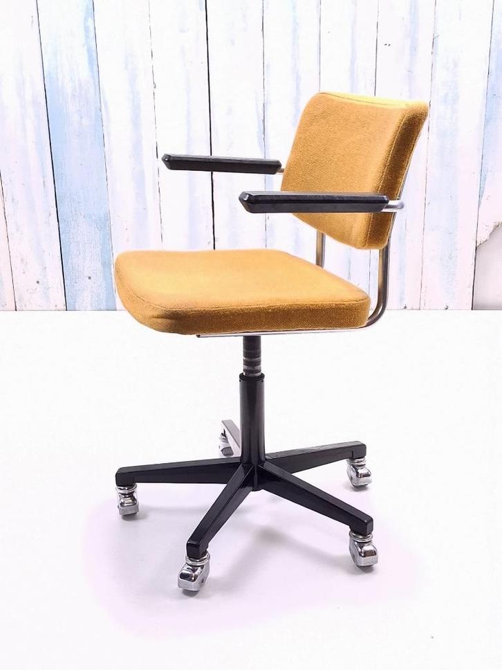 Gispen 1248 vintage stoelen, Huis en Inrichting, Stoelen, Gebruikt, Vijf, Zes of meer stoelen, Metaal, Overige materialen, Rood