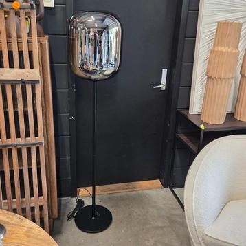 Vloerlamp Julia 160cm, kleur Smoke/Zwart van Light & Living