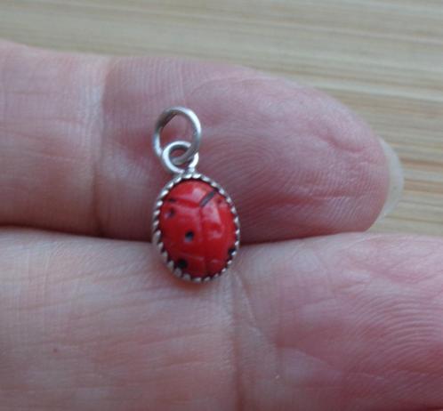 zilveren bedeltje lieveheersbeestje [521], Sieraden, Tassen en Uiterlijk, Bedels, Zo goed als nieuw, Overige merken, Zilver, 1 bedel