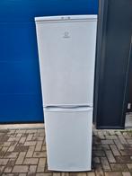 Nette indesit Koel-Vriescombinatie. Bezorging mogelijk!, Ophalen, 150 tot 200 liter, Met aparte vriezer, Zo goed als nieuw