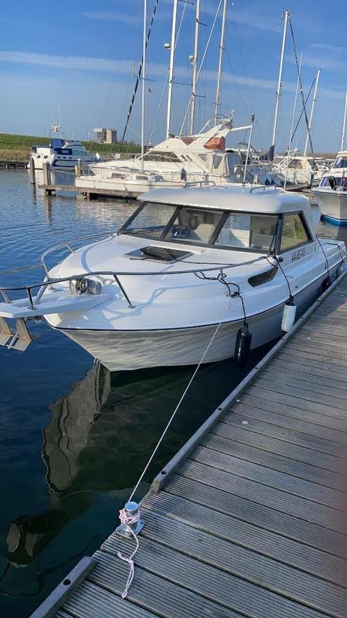 Kajuit boot 190 pk met trailer, Watersport en Boten, Motorboten en Motorjachten, Gebruikt, Polyester, 6 tot 9 meter, Benzine, Binnenboordmotor