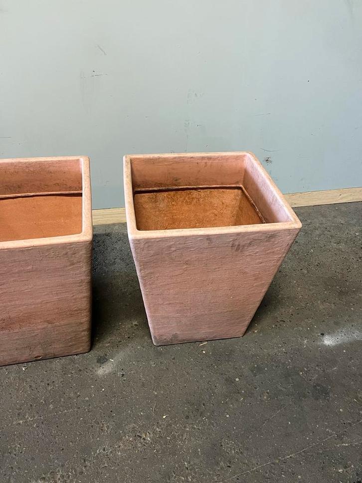 Grote  vierkante plantenpotten terracotta look bloempotten, Tuin en Terras, Bloembakken en Plantenbakken, Gebruikt, Beton, Binnen