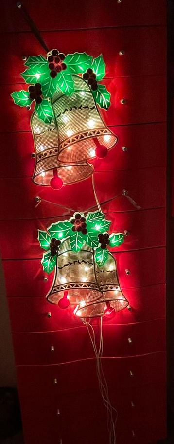 JAREN 70 BINNEN KERSTVERLICHTING 2 grote kerstklokken beschikbaar voor biedingen