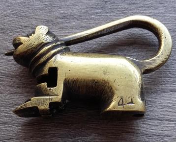 Om 1900 Bronzen Hangslot Hang Slot Kist Doos Geldkist Kluis beschikbaar voor biedingen