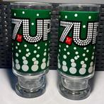 2 Grote 7-up glazen met rondom bubbels. Hoogte 16,5 cm., Ophalen of Verzenden, Zo goed als nieuw, Frisdrankglas