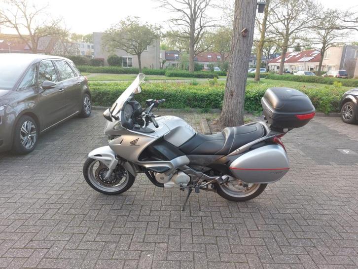 Motor Honda NT 700 V Deauville Zilvergrijs, Motoren, Motoren | Honda, Particulier, Toermotor, 12 t/m 35 kW, 2 cilinders, Motorrijbewijs A