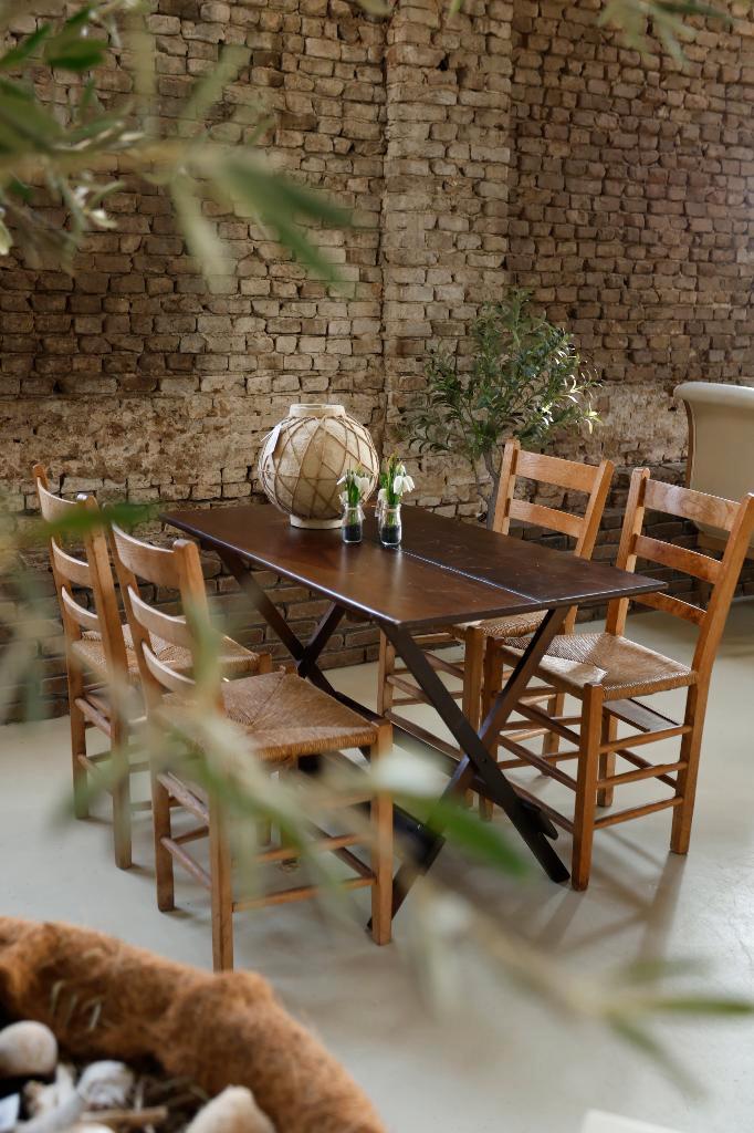 Oude kerkstoelen houten ladderback stoelen biezen zitting, Huis en Inrichting, Stoelen, Gebruikt, Vijf, Zes of meer stoelen, Hout