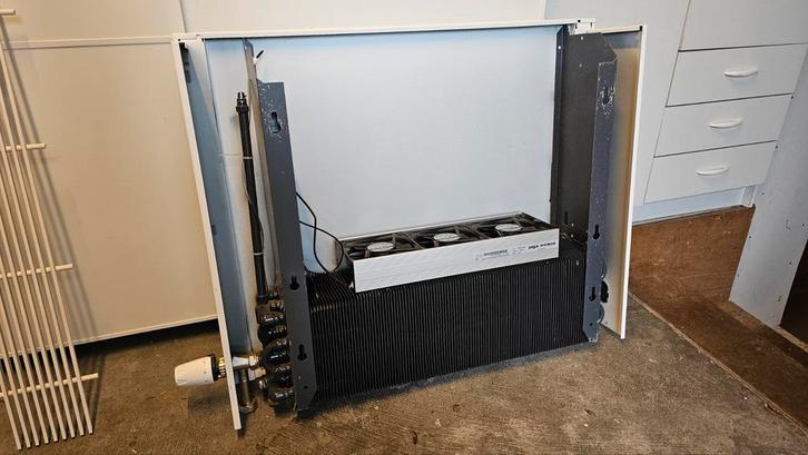 Jaga Radiator met Booster - Hybride/CV, Doe-het-zelf en Verbouw, Verwarming en Radiatoren, Zo goed als nieuw, Radiator, Minder dan 200 watt