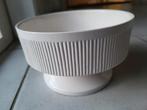 Vintage Witte ribbel Bloempot op Voet - 16cm, Rond, Ophalen of Verzenden, Zo goed als nieuw, Balkon