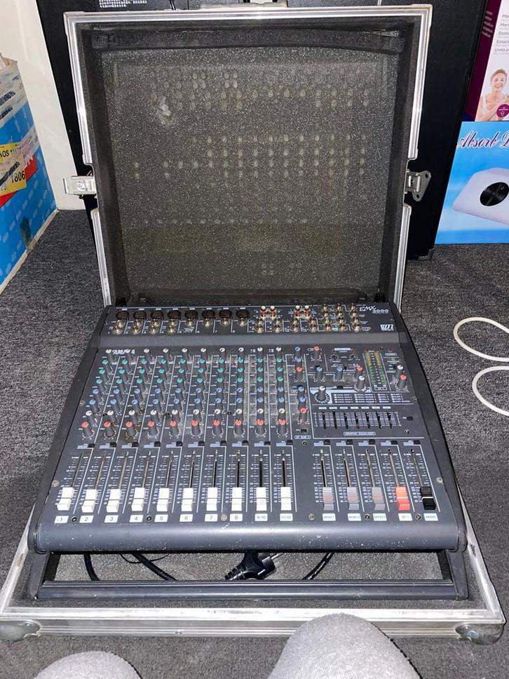 Yamaha EMX2000 Mixer + Flightcase - Compleet & Werkend, Muziek en Instrumenten, Mengpanelen, Gebruikt, 10 tot 20 kanalen, Microfooningang