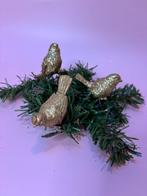 3 polystone gouden glitter vogeltjes op veer en clip, Diversen, Ophalen of Verzenden