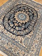 Vintage handgeknoopt perzisch tapijt nain 248x188, Info@SlatsAntiek.nl, Tweedehands, Perzisch, 150 tot 200 cm