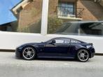 1:18 Aston Martin V12 Vantage RHD blauw 2010 Autoart / JJTOP, Hobby en Vrije tijd, Ophalen of Verzenden, Zo goed als nieuw, Auto