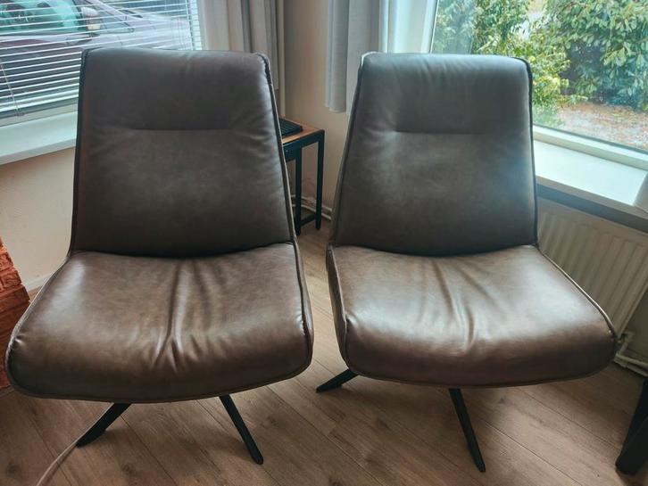 2x Leen Bakker Nora fauteuil, Huis en Inrichting, Stoelen, Zo goed als nieuw, Twee, Leer, Overige kleuren, Ophalen