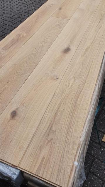 RESTPARTIJ 44.2 M2 EIKEN MULTITOP 18 CM BREED WIT GEOLIED beschikbaar voor biedingen