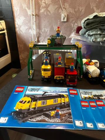Lego 7939 goederen trein , compleet met rails beschikbaar voor biedingen