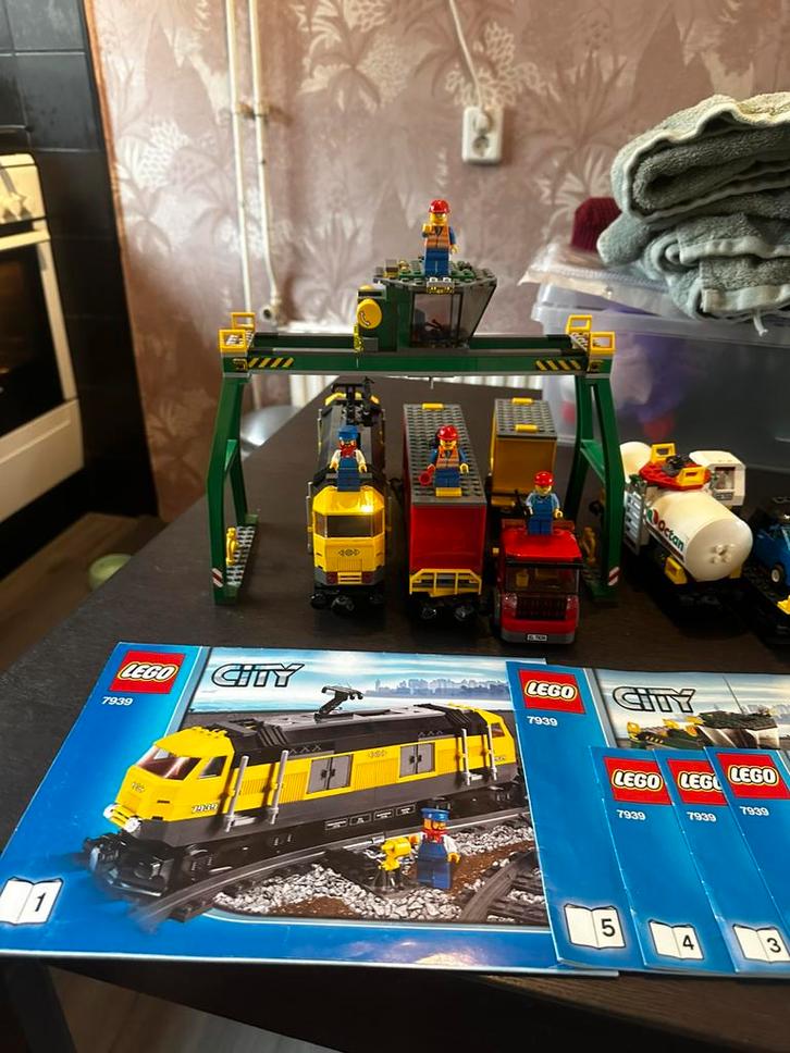Lego 7939 goederen trein , compleet met rails, Kinderen en Baby's, Speelgoed | Duplo en Lego, Gebruikt, Lego, Complete set, Ophalen of Verzenden