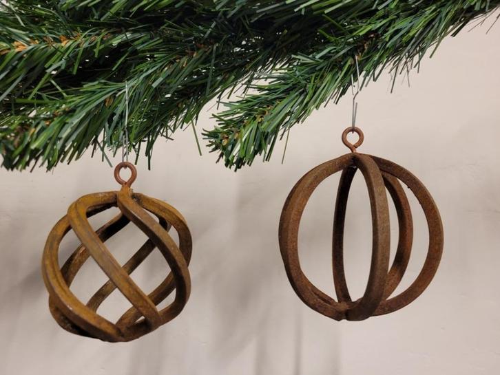 Brocante roestige smeedijzeren kerstballen kerstbal, Diversen, Kerst, Nieuw, Verzenden
