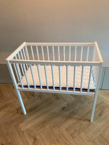 Witte babywieg Van Asten + Aerosleep matras zgan beschikbaar voor biedingen
