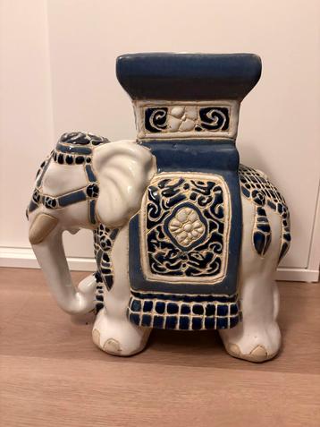 Plantentafel olifant beschikbaar voor biedingen