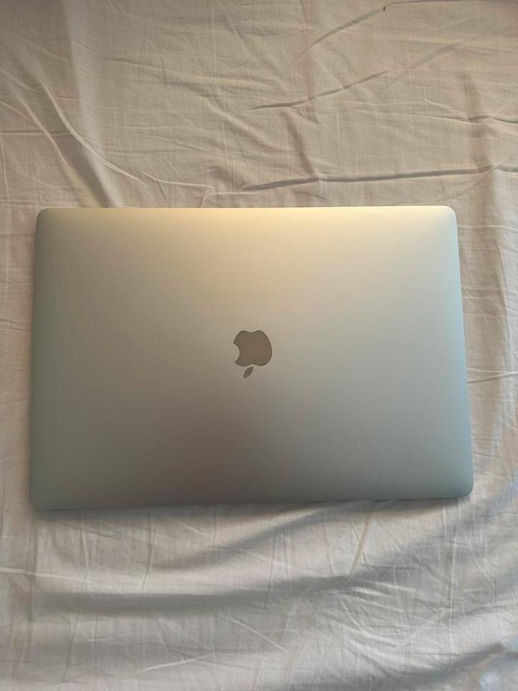 Macbook pro 2016 i7 15,4 inch met touchbar, Computers en Software, Apple Macbooks, Zo goed als nieuw, MacBook Pro, 15 inch, 2 tot 3 Ghz