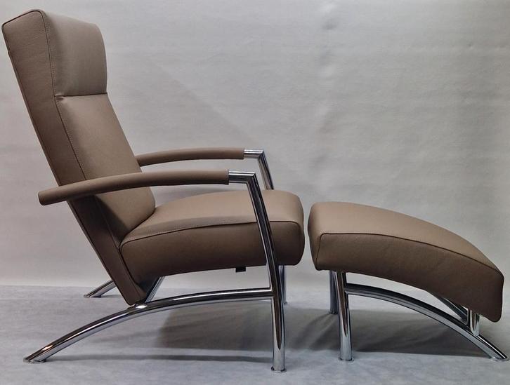 Leolux Helical fauteuil met hocker KOOPJE €800, Huis en Inrichting, Fauteuils, Zo goed als nieuw, Leer, 50 tot 75 cm, 75 tot 100 cm