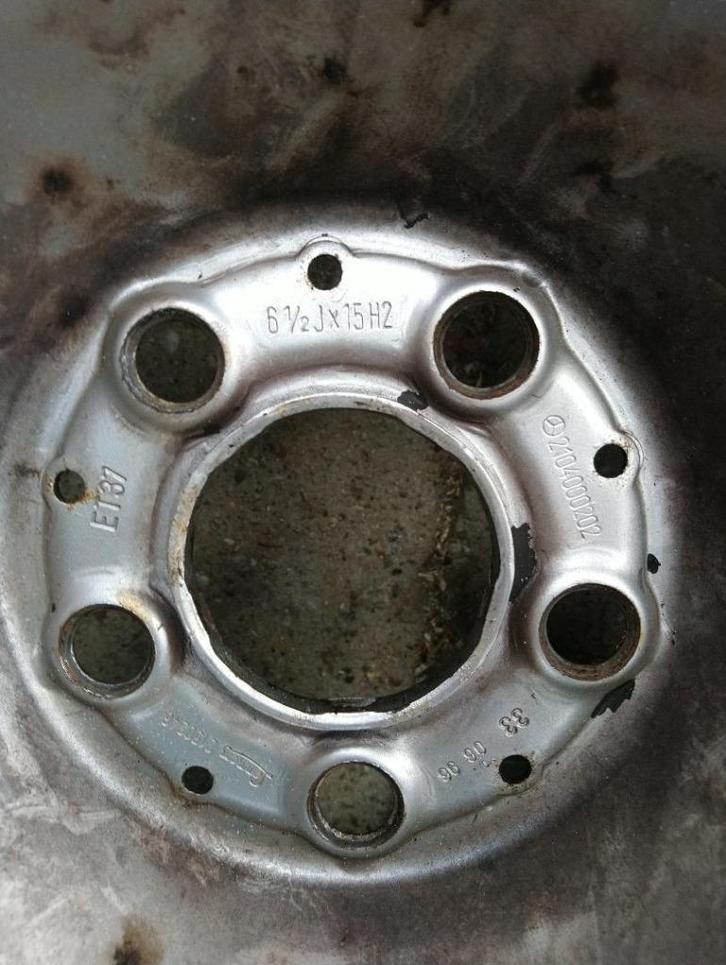 winterbanden op velgen 195/65 R 15, Auto-onderdelen, Banden en Velgen, Banden en Velgen, Winterbanden, 15 inch, 195 mm, Personenwagen