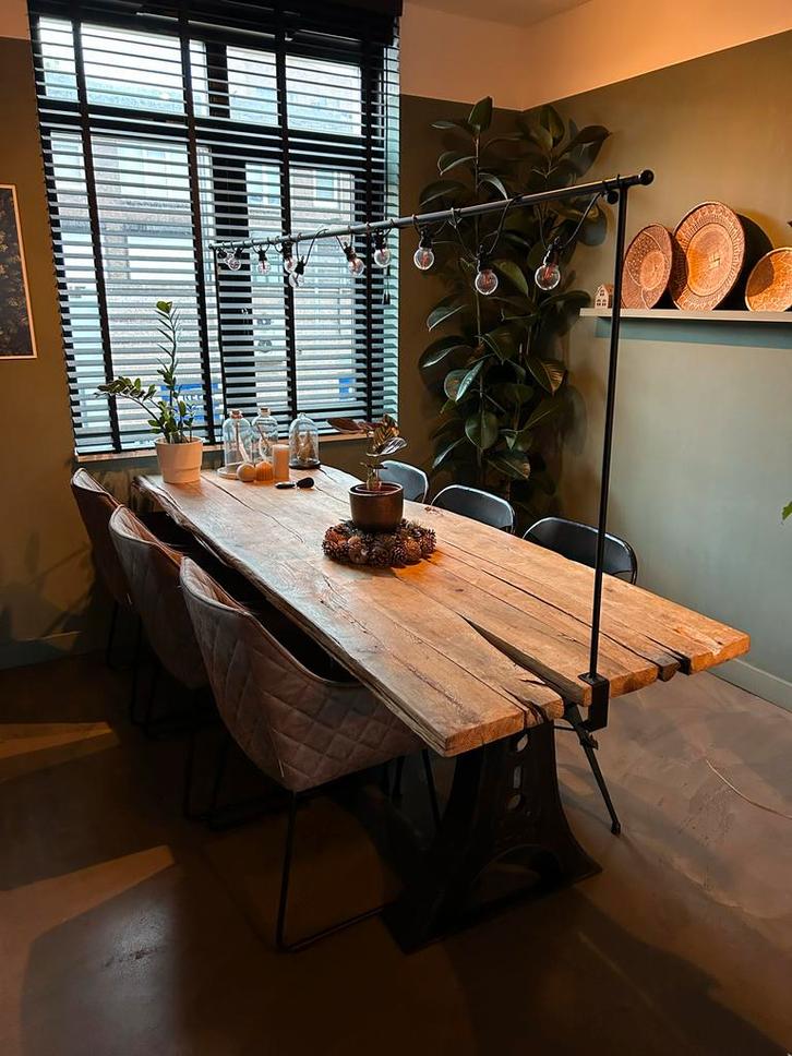 Boomstam hout eettafel met gietijzeren onderstel nieuw €1350, Huis en Inrichting, Tafels | Eettafels, Zo goed als nieuw, 50 tot 100 cm