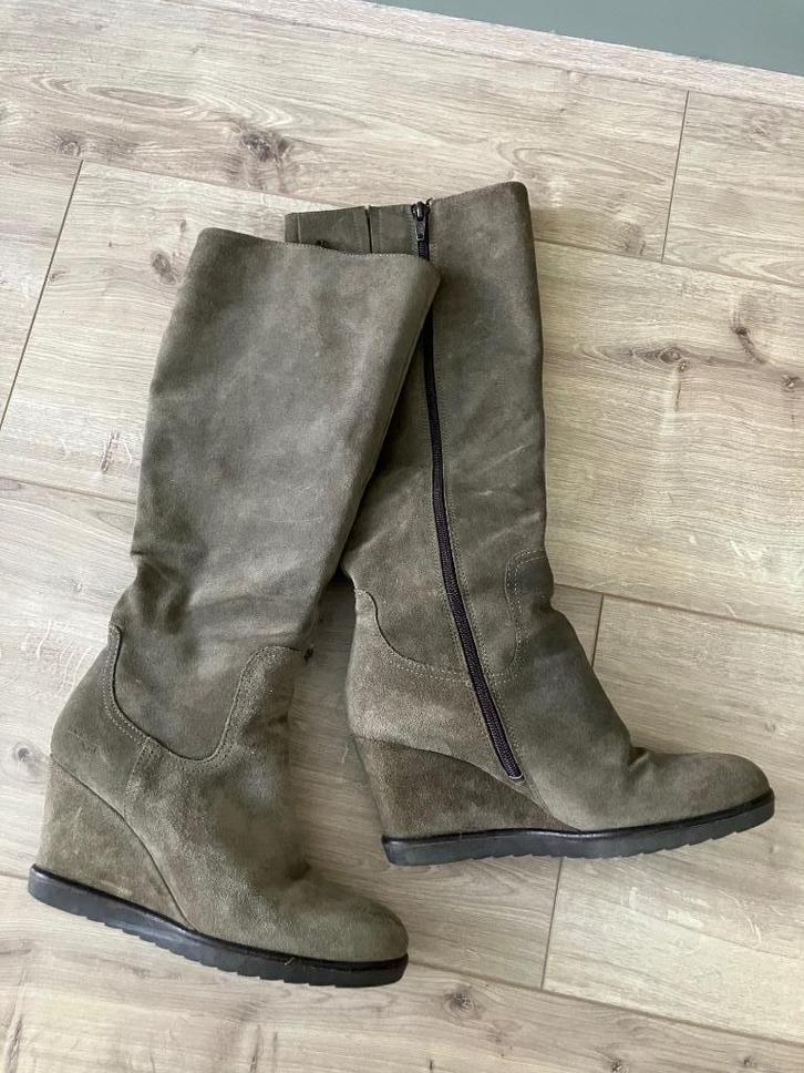 Mooie suède laarzen mt 37, Kleding | Dames, Schoenen, Gedragen, Hoge laarzen, Grijs, Ophalen of Verzenden