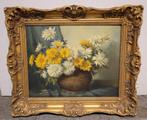 Doek 'Stilleven met chrysanten' onduidelijk gesigneerd r..o., Ophalen