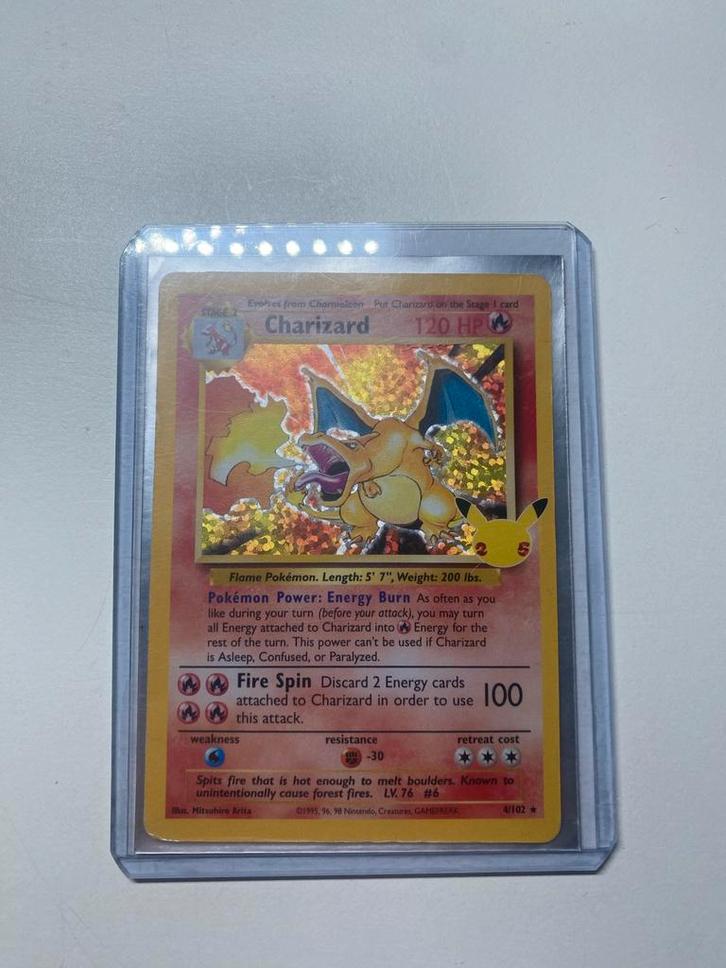 Charizard 25 Jaar Jubileum Pokemon Kaart- Zeldzaam, Hobby en Vrije tijd, Verzamelkaartspellen | Pokémon, Zo goed als nieuw, Losse kaart