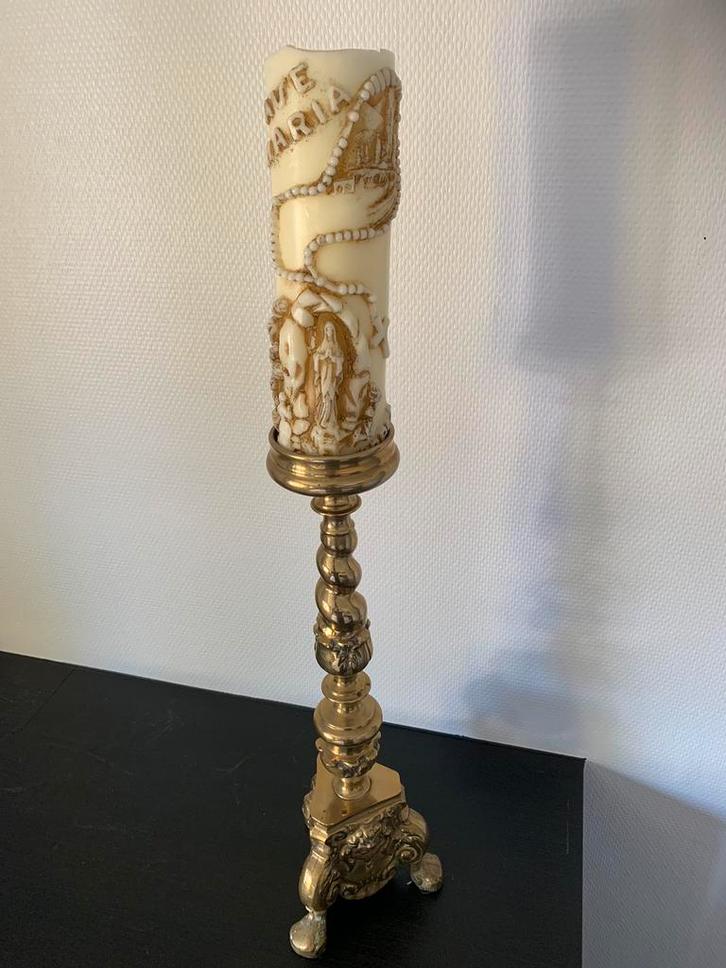 Antieke messing kandelaar + decoratieve kaars, Antiek en Kunst, Antiek | Kandelaars, Koper of Brons, Ophalen of Verzenden