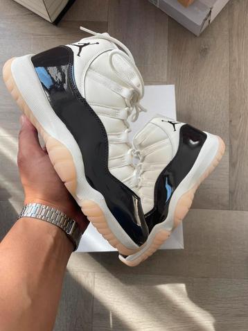 Air Jordan 11 Retro WMNS SailVelvet Brown Nieuw in doos 38,5 beschikbaar voor biedingen